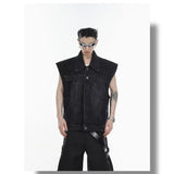 bold graphic coat, high-street look, for men, fall streetwear outfit, oversized style, layered fashion, modern aesthetic, graphic detail