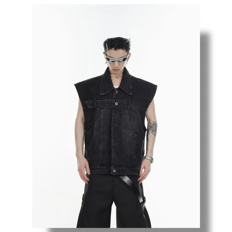bold graphic coat, high-street look, for men, fall streetwear outfit, oversized style, layered fashion, modern aesthetic, graphic detail