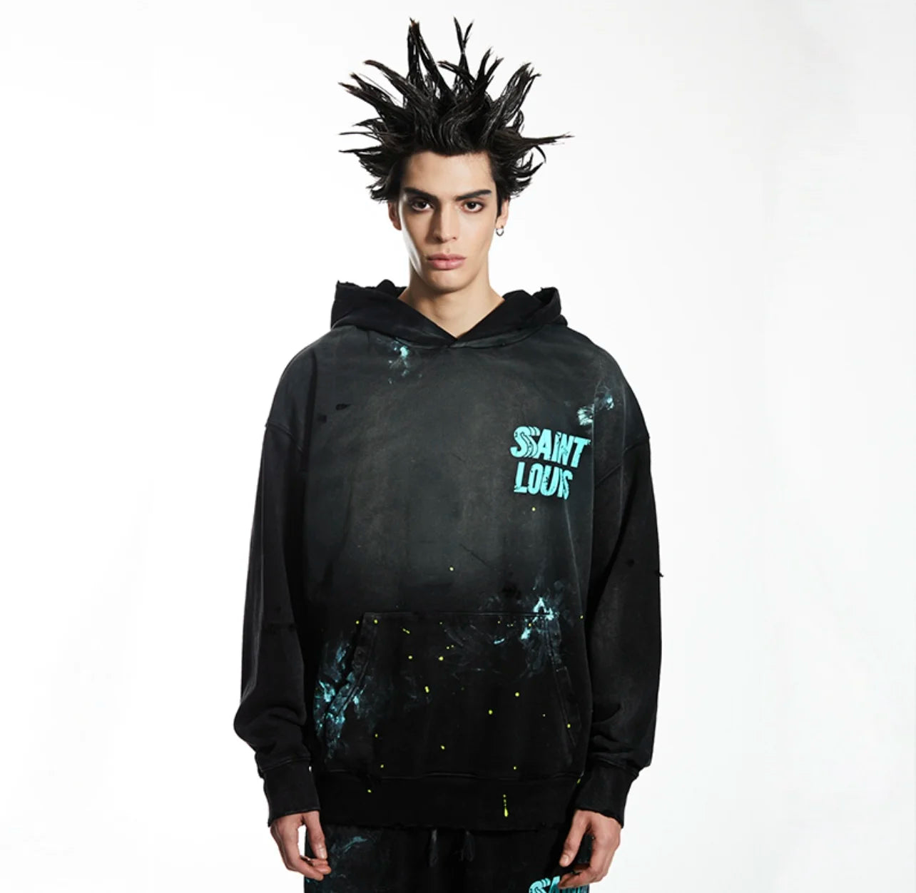 oversized winter hoodie, fall winter essential, cozy fashion fit, stylish street outfit, modern aesthetic appeal