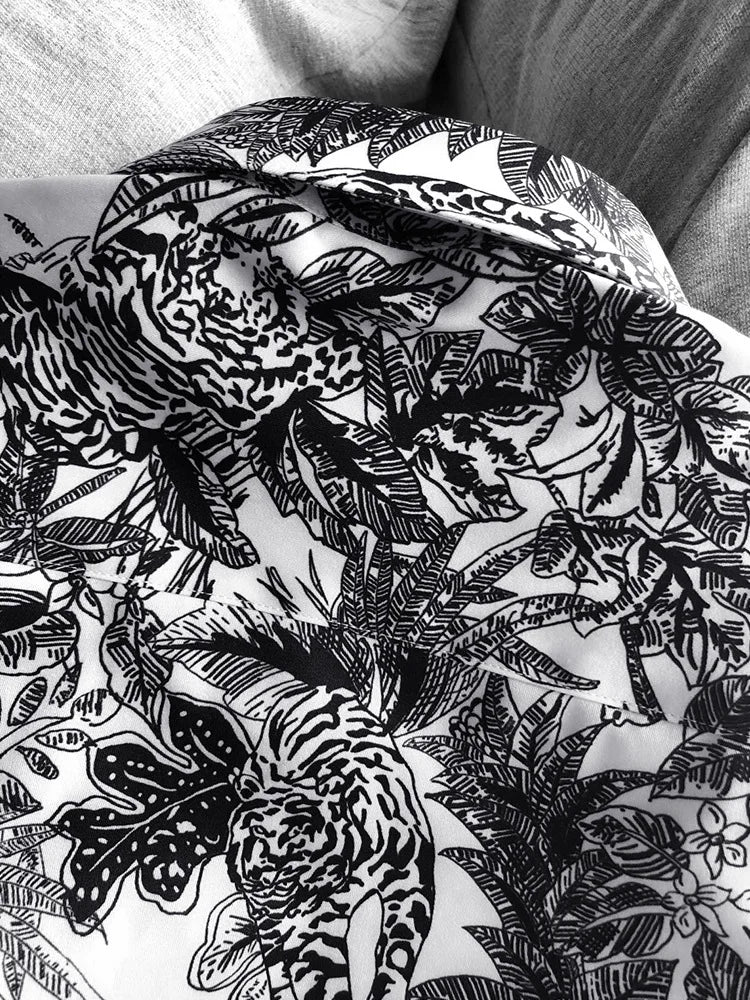 New 2021 luxury Men Classic Sketch jungle Leopard Fashion 50% Silk Casual Shirts Shirt high quality Pocket Short sleeves #A47
