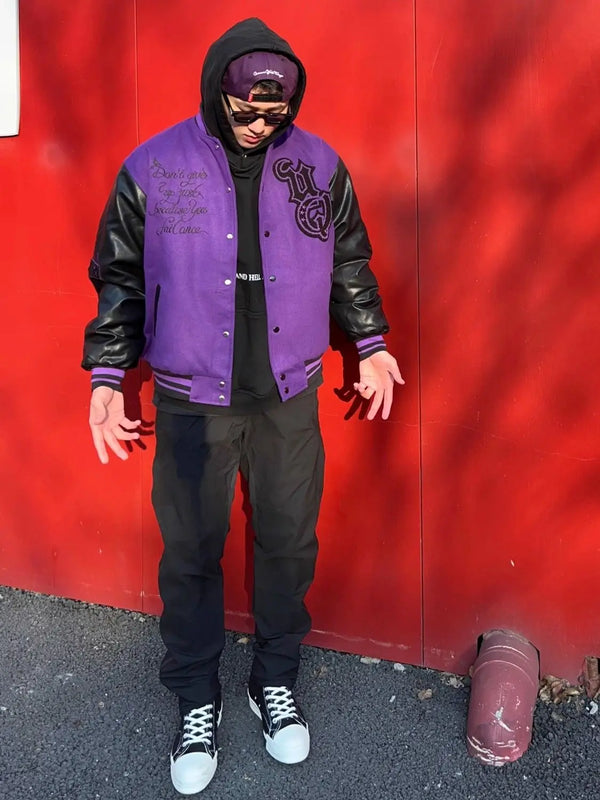 bold graphic coat, high-street look, for men, fall streetwear outfit, oversized style, layered fashion, modern aesthetic, graphic detail