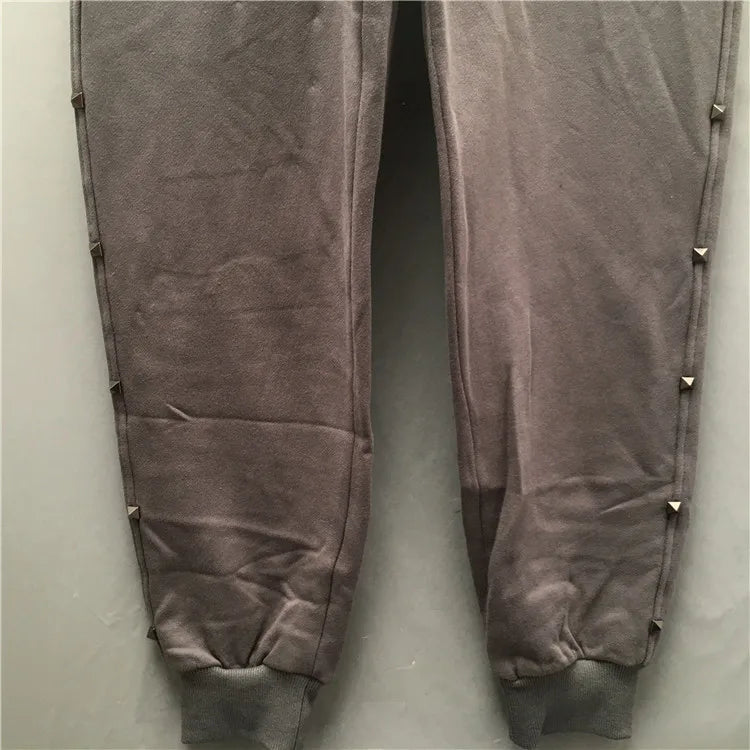 high new novelty luxury men 2022 classic full metal rivets pockets comfortable cotton parkour sweat casual pants sweatpants d50 unique joggers style 4422