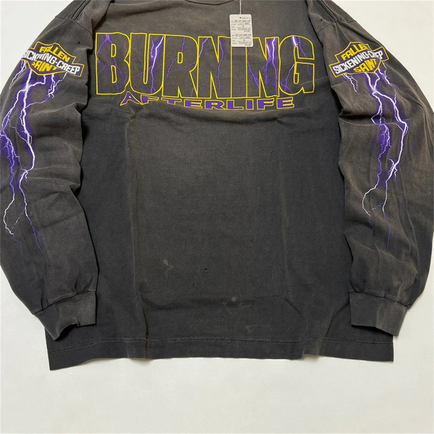 Baggy Y2K hoodie with graffiti heart and playful font