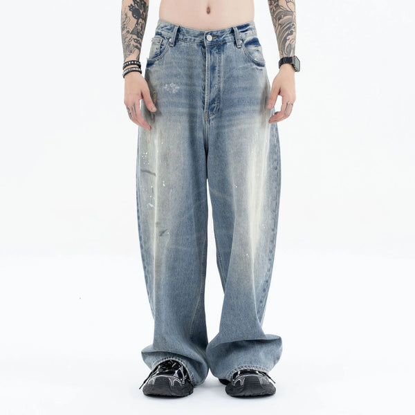 Splashing ink to wash old baggy retro jeans