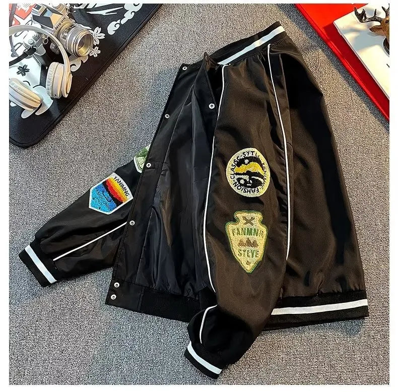 retro baseball varsity, layering staple, stylish modern outerwear, premium street look, trendsetting streetstyle