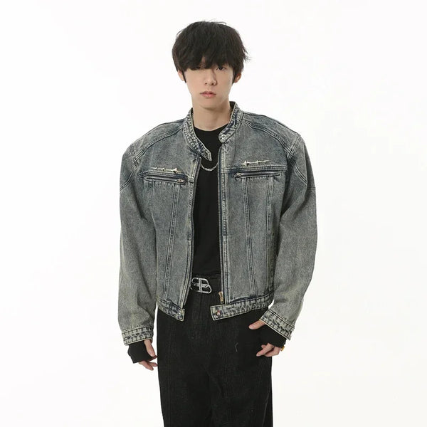 bold graphic coat, high-street look, for men, fall streetwear outfit, oversized style, layered fashion, modern aesthetic, graphic detail