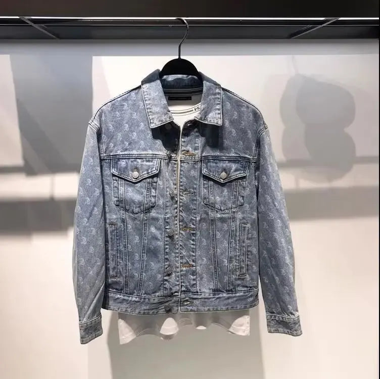 grunge oversized outerwear, photo-ready streetwear, men's streetwear fashion, oversized urban jacket, high quality cold-weath