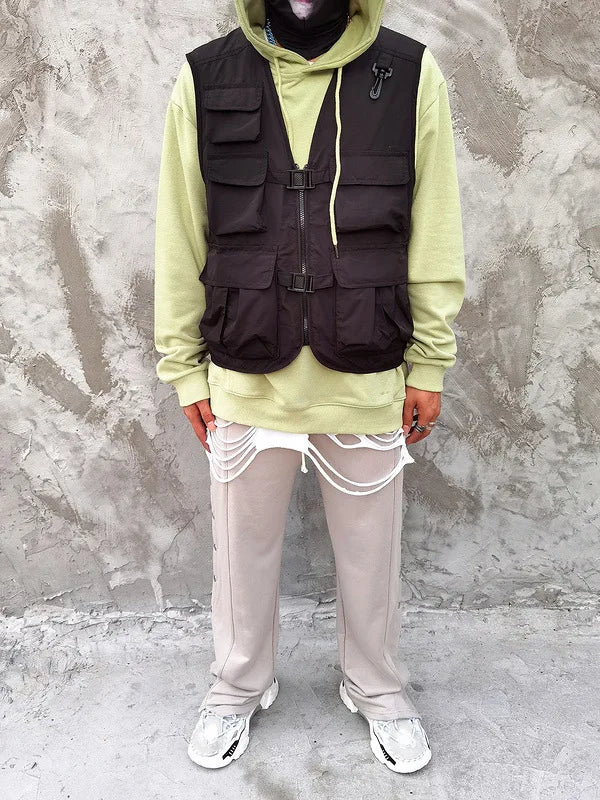 grunge oversized outerwear, photo-ready streetwear, men's streetwear fashion, oversized urban jacket, high quality cold-weath