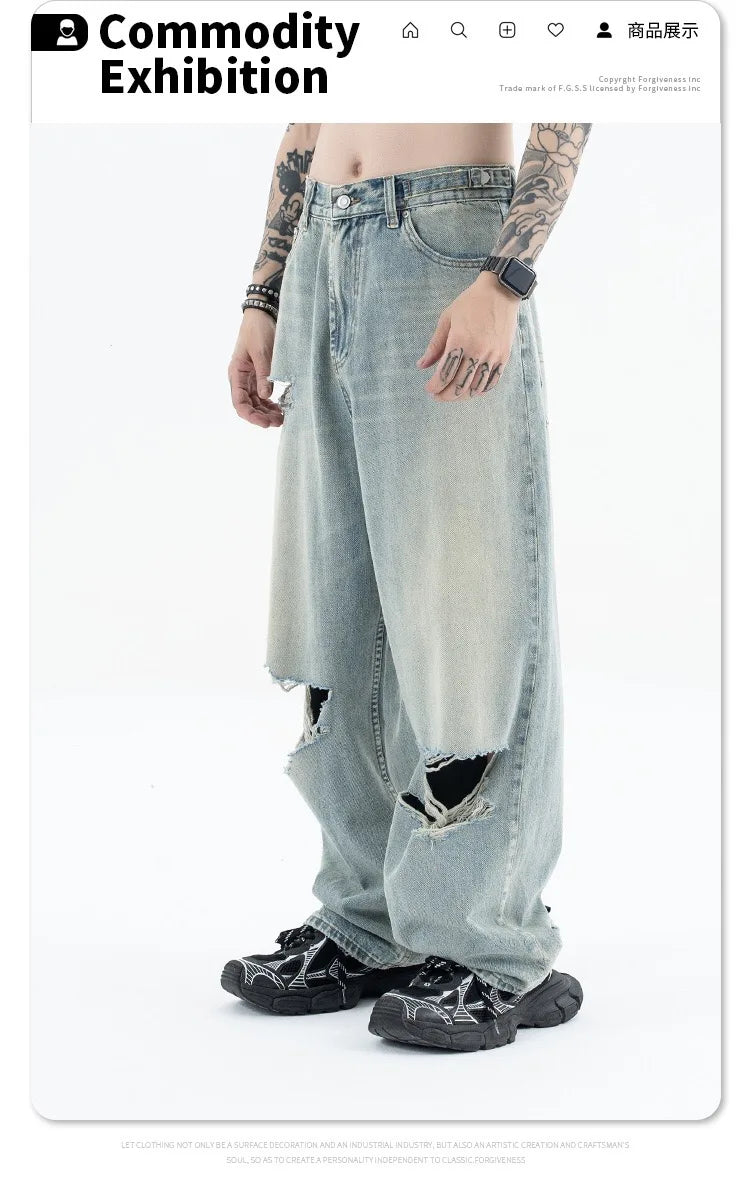Straight Jeans with torn knees