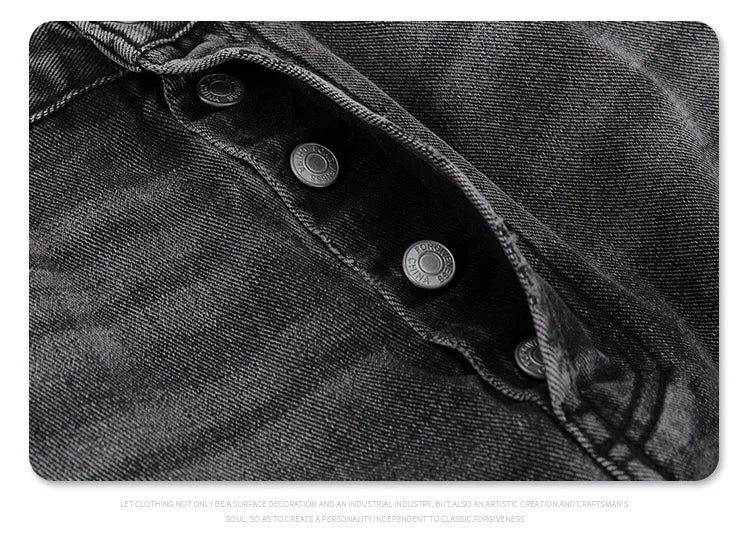Splashing ink to wash old baggy retro jeans
