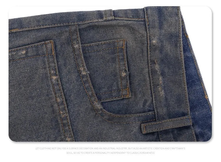 Cut Jeans with a mud-dye knife