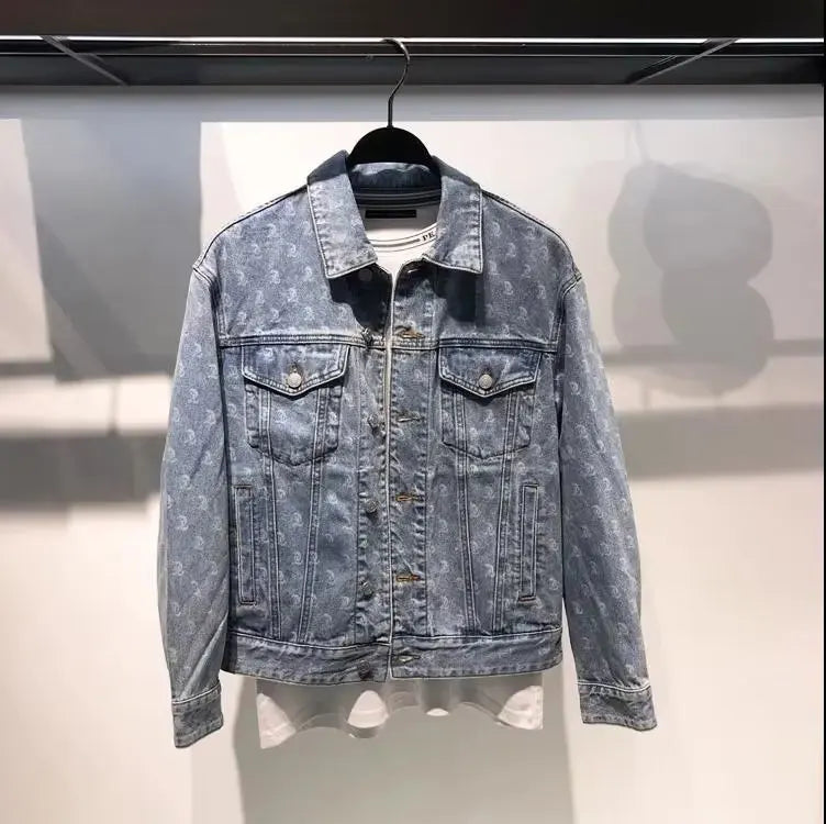 bold street bomber, high-street style, stylish modern outerwear, premium street look, trendsetting streetstyle