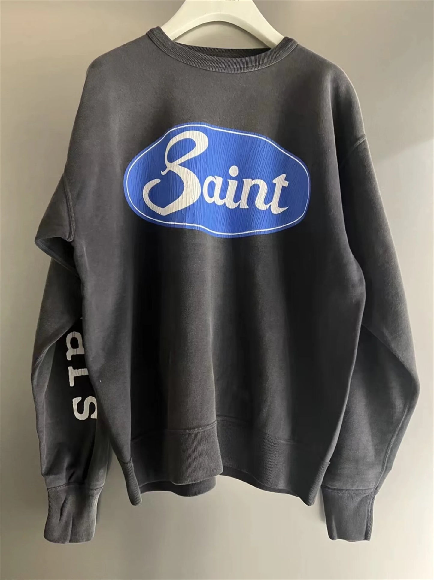 grunge pullover streetwear, modern knitwear, cozy fashion fit, stylish street outfit, modern aesthetic appeal