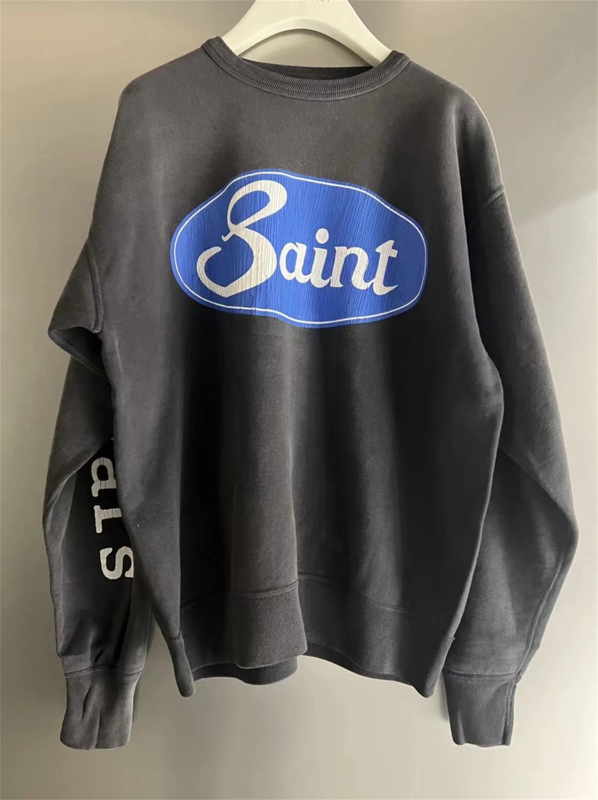 grunge pullover streetwear, modern knitwear, cozy fashion fit, stylish street outfit, modern aesthetic appeal