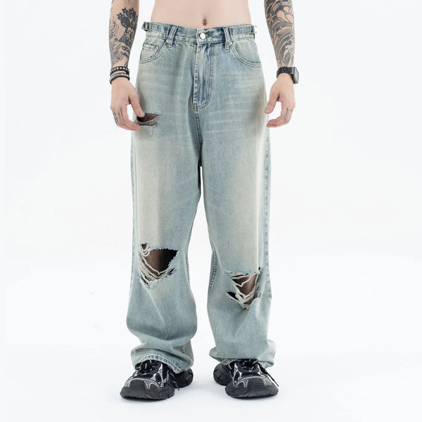 Straight Jeans with torn knees