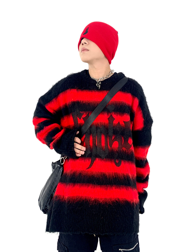 grunge pullover streetwear, modern knitwear, cozy fashion fit, stylish street outfit, modern aesthetic appeal