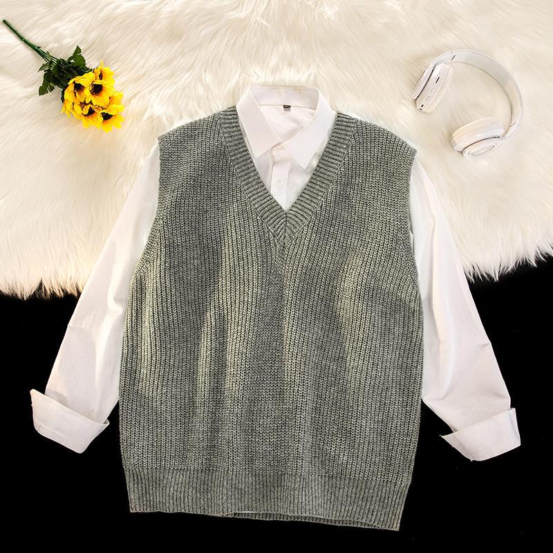 retro street knitwear, high-street look, trendy streetwear apparel for men and women