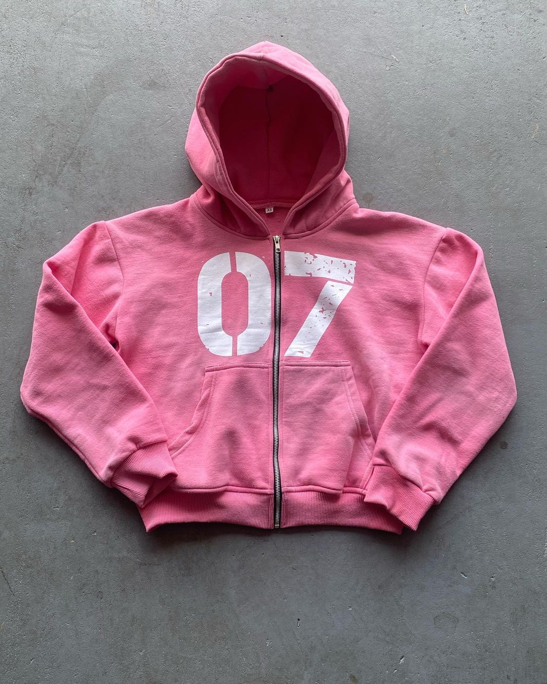 Gothic Oversized Tee – Pink Grunge Oversized Sweatshirt Zip Up Hoodie Letter Printi – Streetwear Fashion for Men & Women