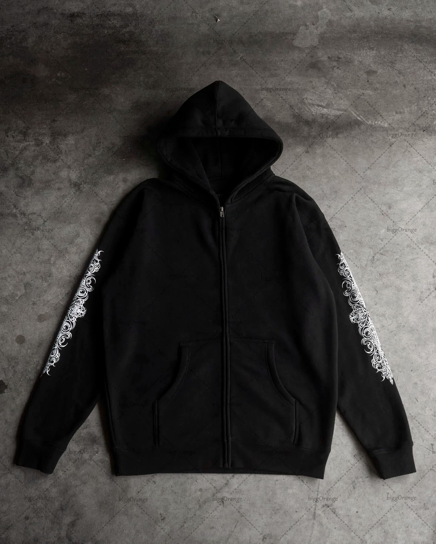 oversized flame jumper with bold print, ideal for photo-ready Y2K streetwear layering, street fashion menswear trend for seas