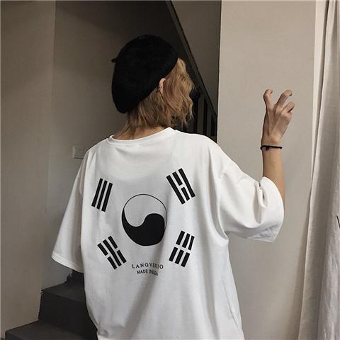"Dancing In The Moonlight" Graphic Unisex Streetwear Vintage Women Men Y2K T-Shirt