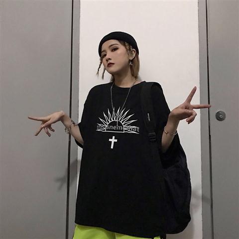 "Dancing In The Moonlight" Graphic Unisex Streetwear Vintage Women Men Y2K T-Shirt