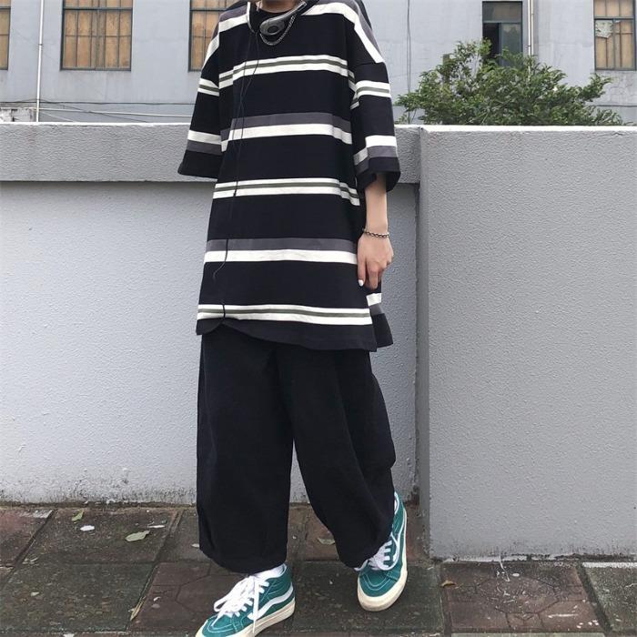 "In The Old School" Graphic Unisex Streetwear Vintage Women Men Y2K T-Shirt