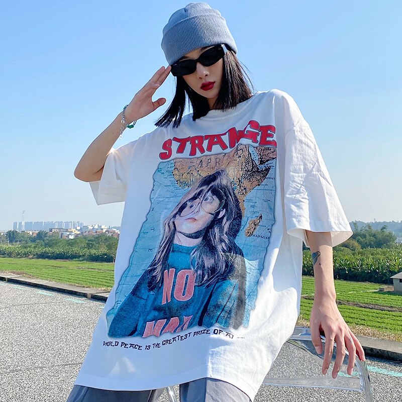 "Strangers Outside" Graphic Unisex Streetwear Vintage Women Men Y2K T-Shirt